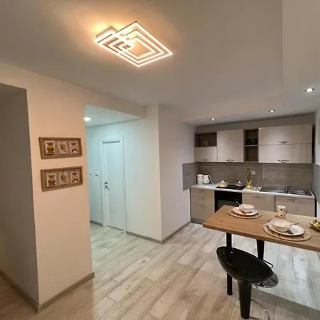 Unique V With Pool וילה בנקובאץ