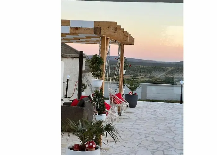 Unique V With Pool 벤코바츠