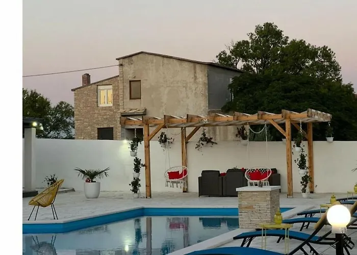 Unique V With Pool Vila *