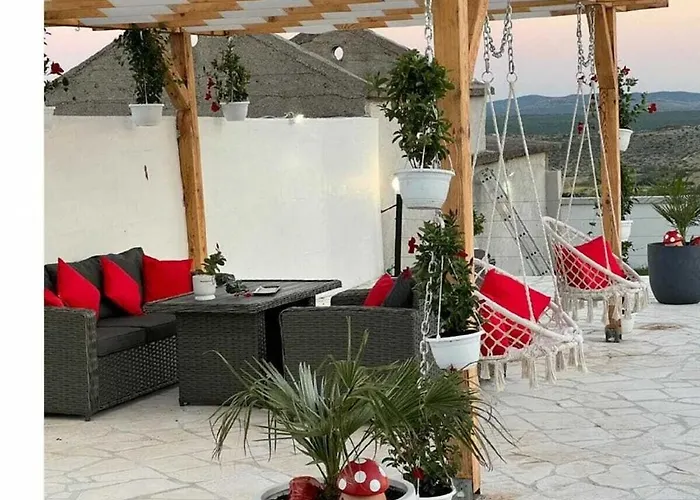 Unique V With Pool *