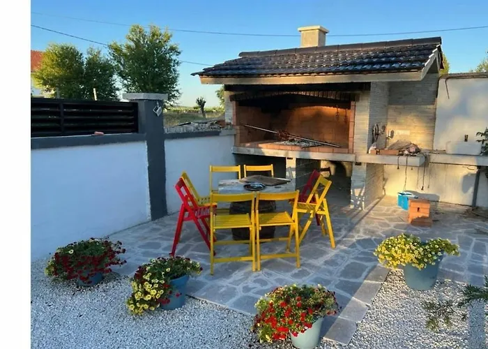 Unique V With Pool Vila Benkovac