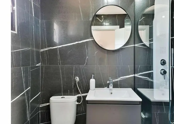 Unique V With Pool 벤코바츠