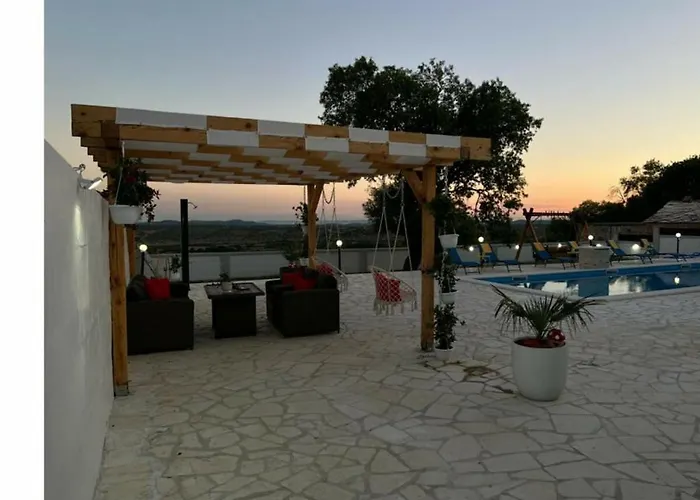 Unique V With Pool * 벤코바츠