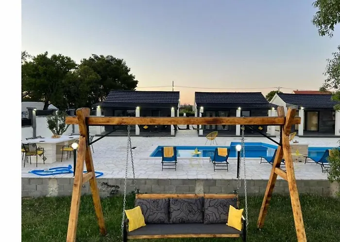 Unique V With Pool Vila