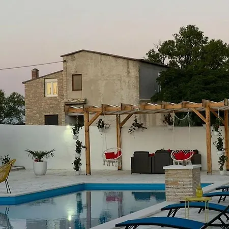 Unique V With Pool Vila *