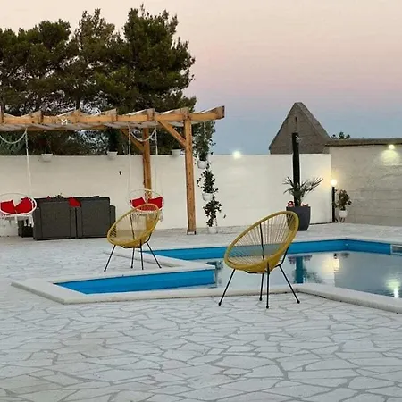 Unique V With Pool Vila