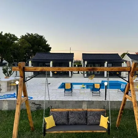 Unique V With Pool Vila