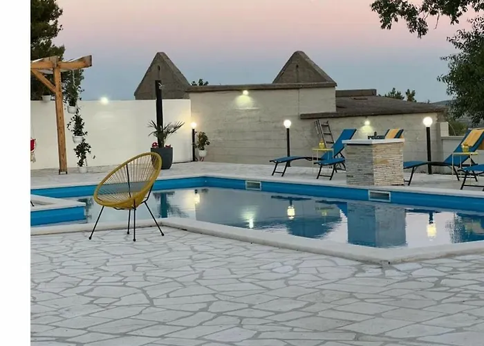 Вилла Unique V With Pool Бенковац